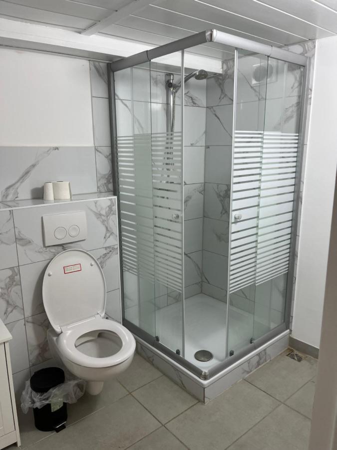 Souterrain Wohnung In Der Naehe Vom Duesseldorfer Flughafen Ratingen Exterior foto