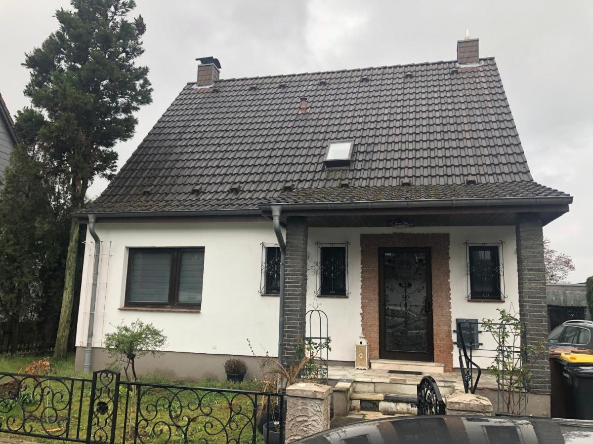 Souterrain Wohnung In Der Naehe Vom Duesseldorfer Flughafen Ratingen Exterior foto